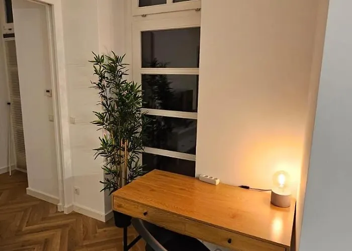 Chic Courtyard In Prime Location דירה