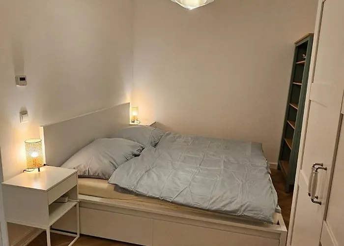 דירה Chic Courtyard In Prime Location *