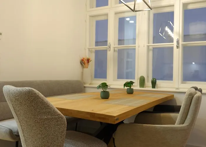 דירה Chic Courtyard In Prime Location וינה